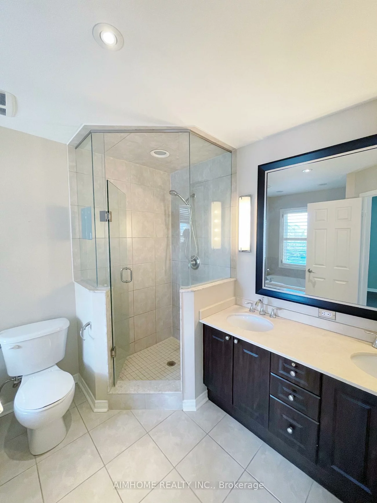 86, Chapman, Aurora Grove, Aurora