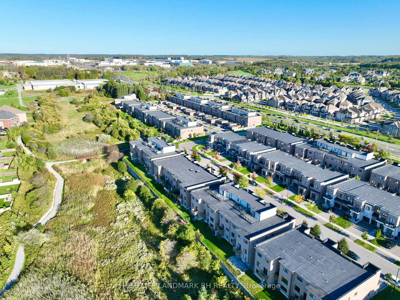 219, Elyse, Bayview Wellington, Aurora
