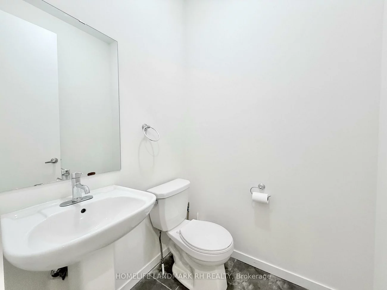 219, Elyse, Bayview Wellington, Aurora