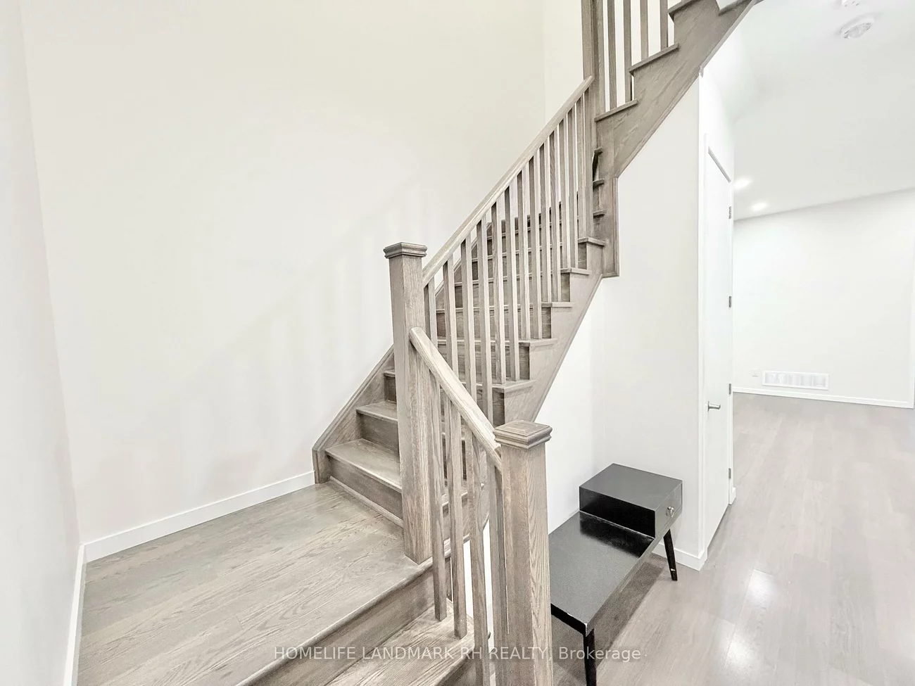 219, Elyse, Bayview Wellington, Aurora