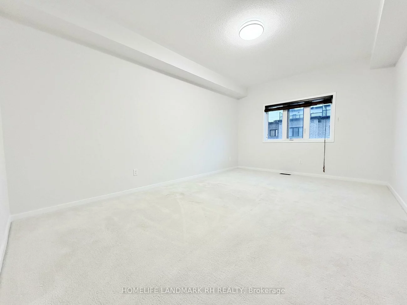 219, Elyse, Bayview Wellington, Aurora