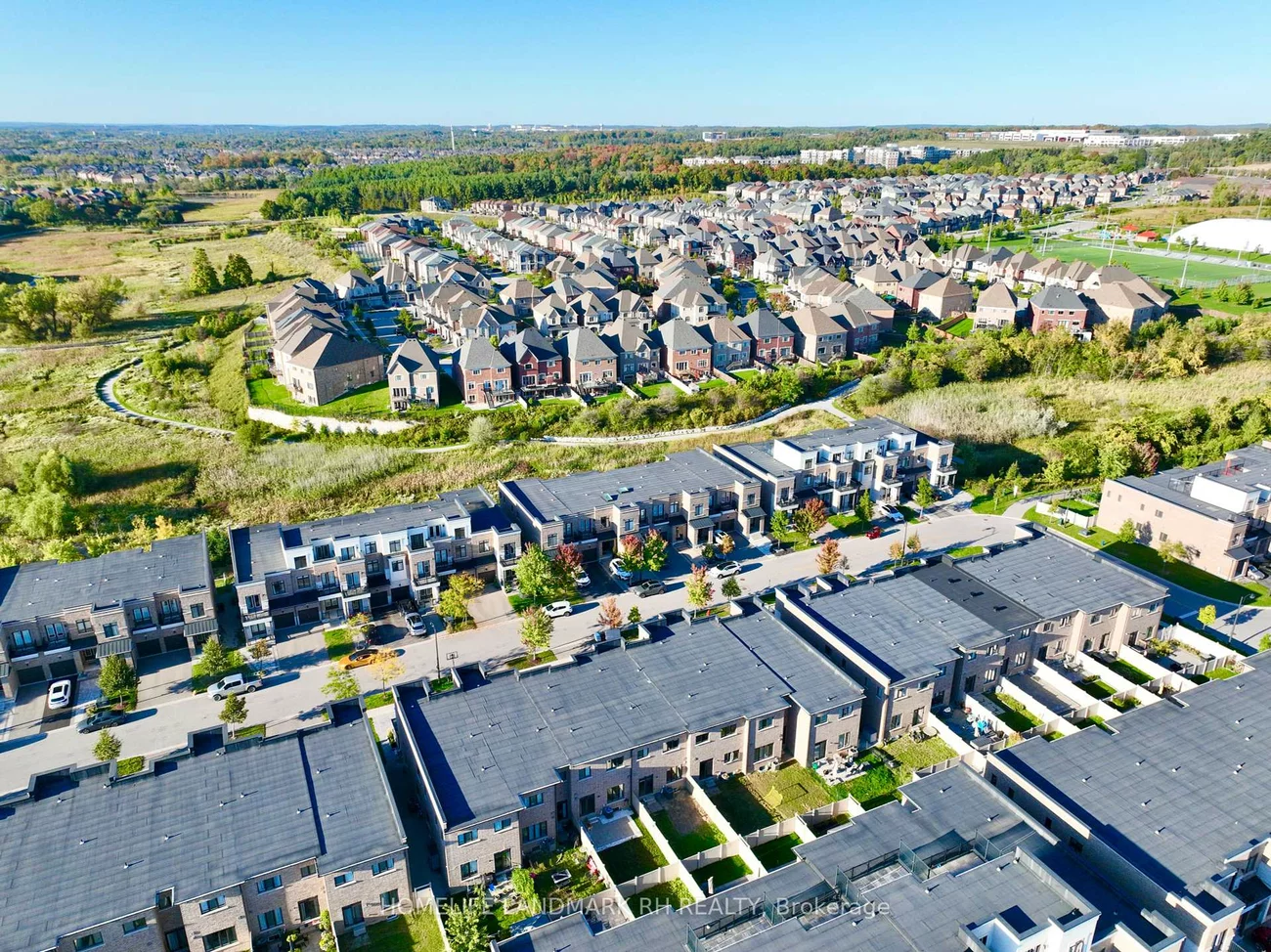 219, Elyse, Bayview Wellington, Aurora
