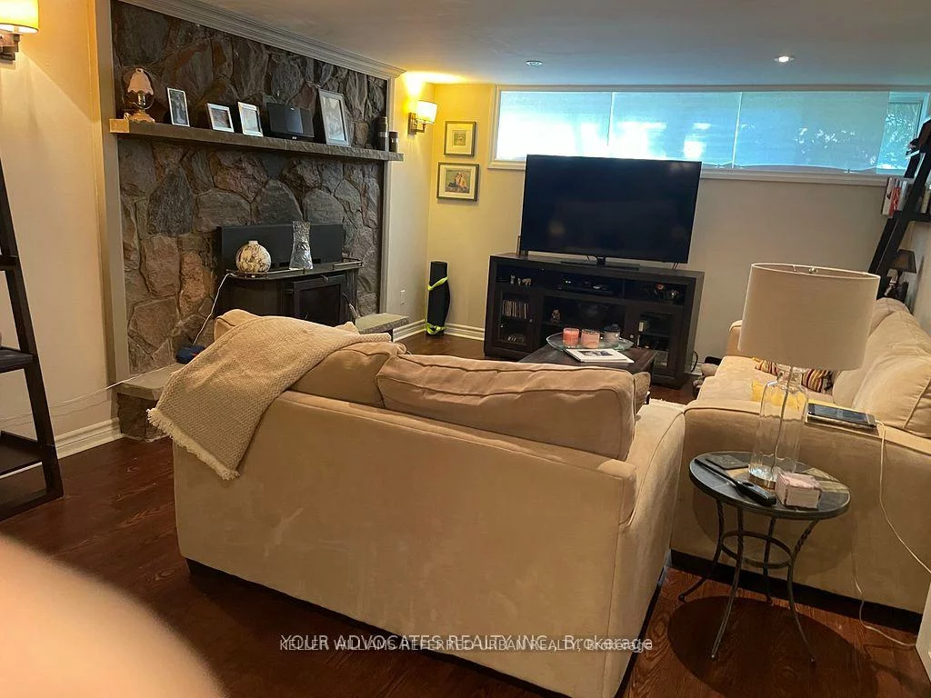 30, Collins, Aurora Heights, Aurora