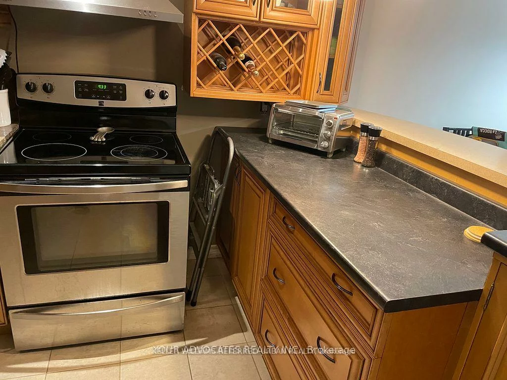 30, Collins, Aurora Heights, Aurora