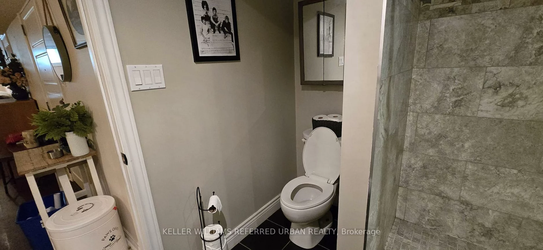 30, Collins, Aurora Heights, Aurora