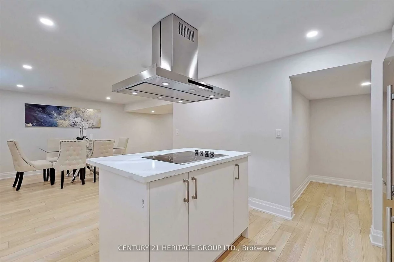 44, Devins, Aurora Heights, Aurora