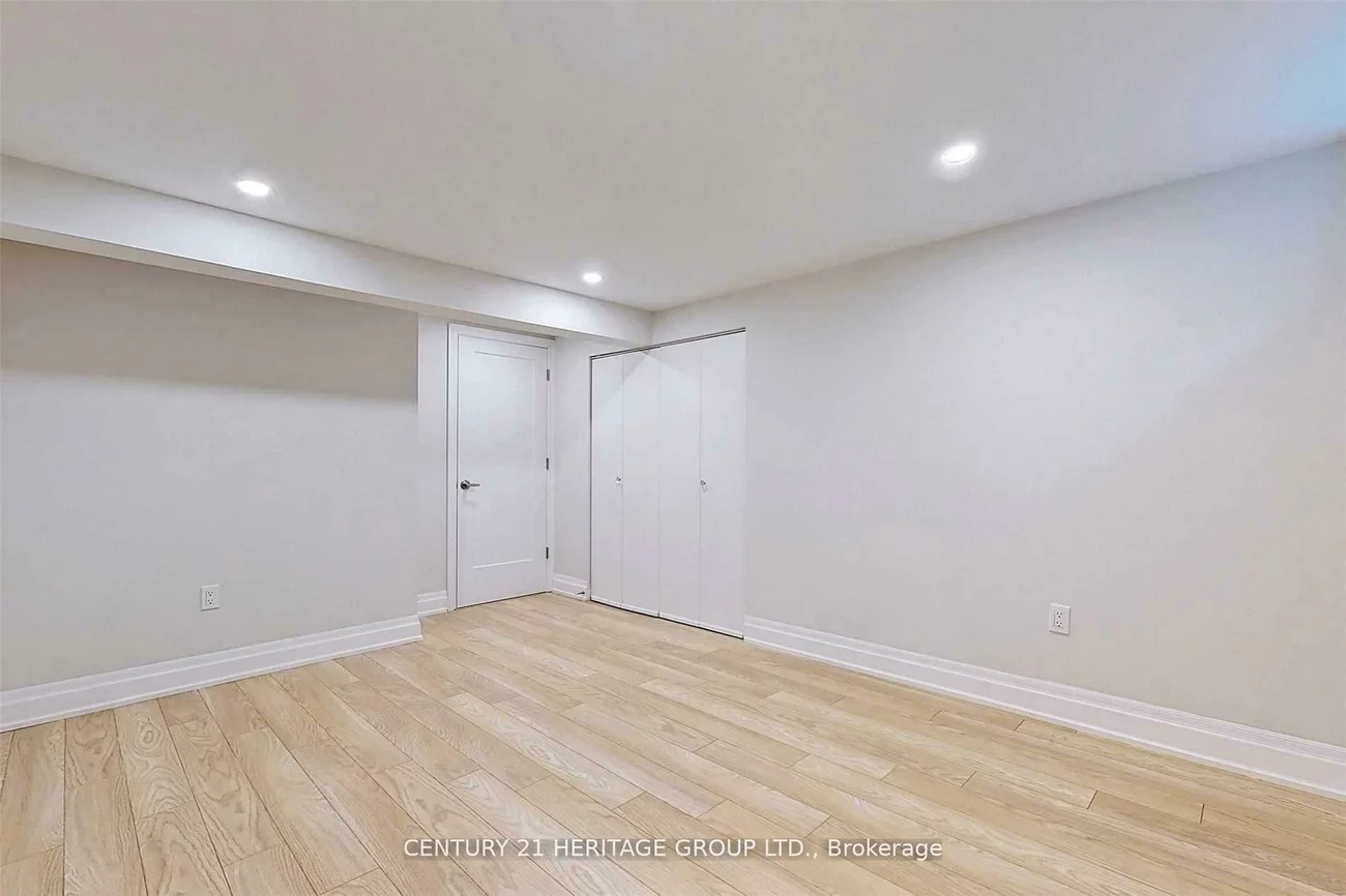 44, Devins, Aurora Heights, Aurora