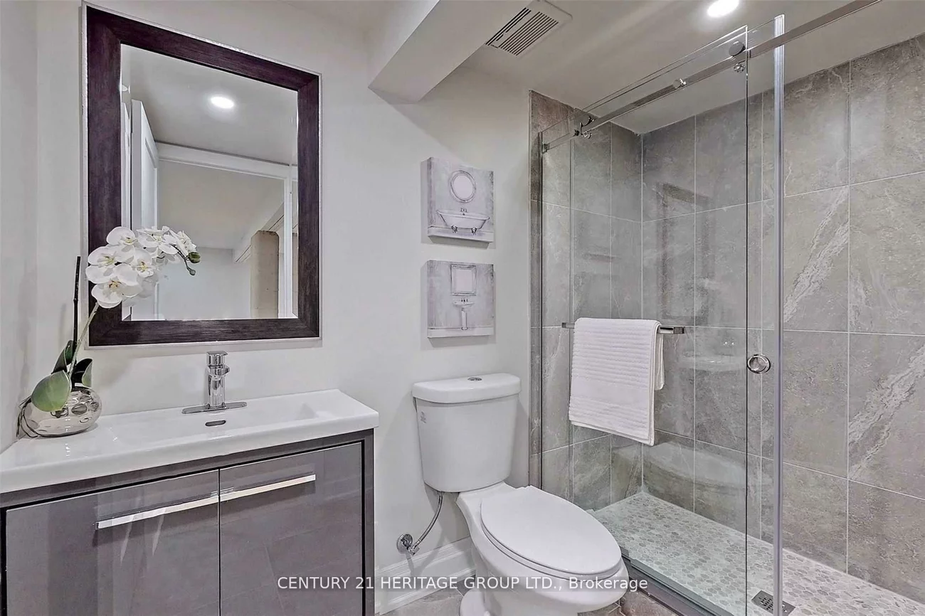 44, Devins, Aurora Heights, Aurora