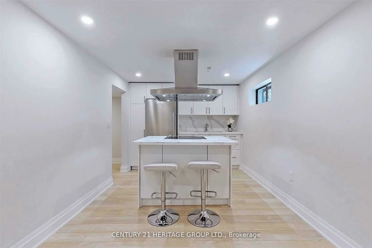 44, Devins, Aurora Heights, Aurora