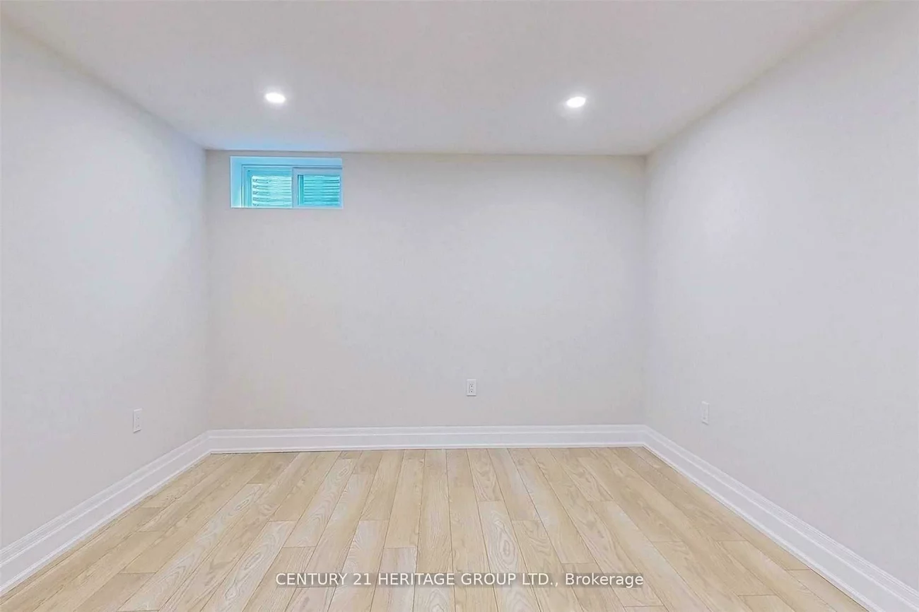 44, Devins, Aurora Heights, Aurora