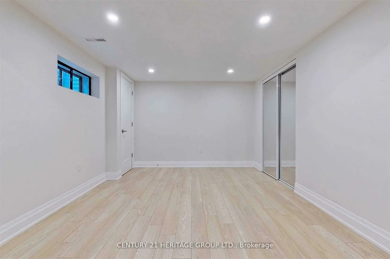 44, Devins, Aurora Heights, Aurora