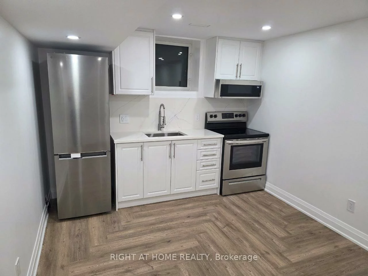 1, Huron, Aurora Heights, Aurora