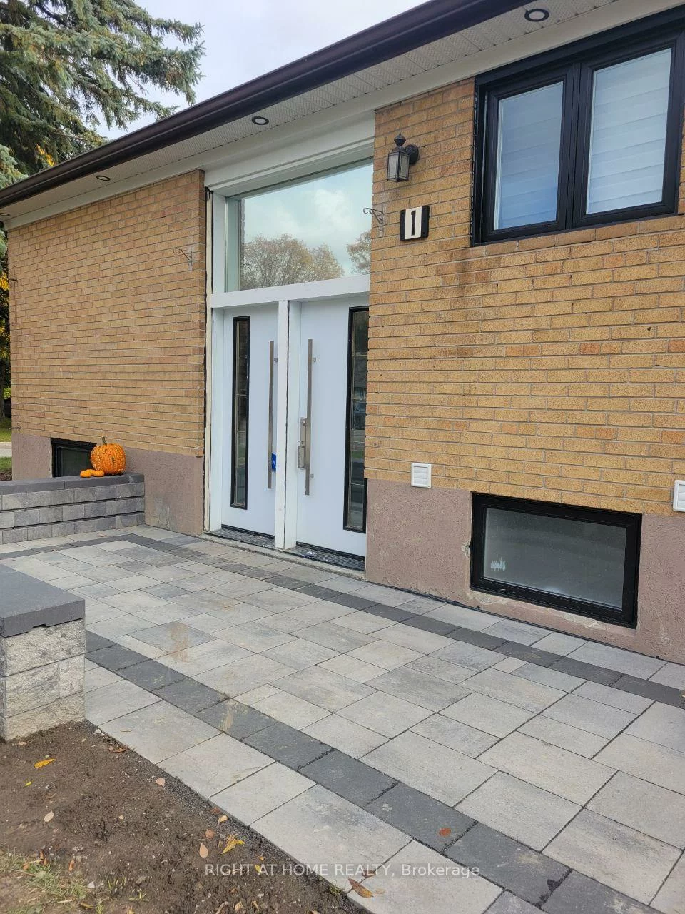 1, Huron, Aurora Heights, Aurora