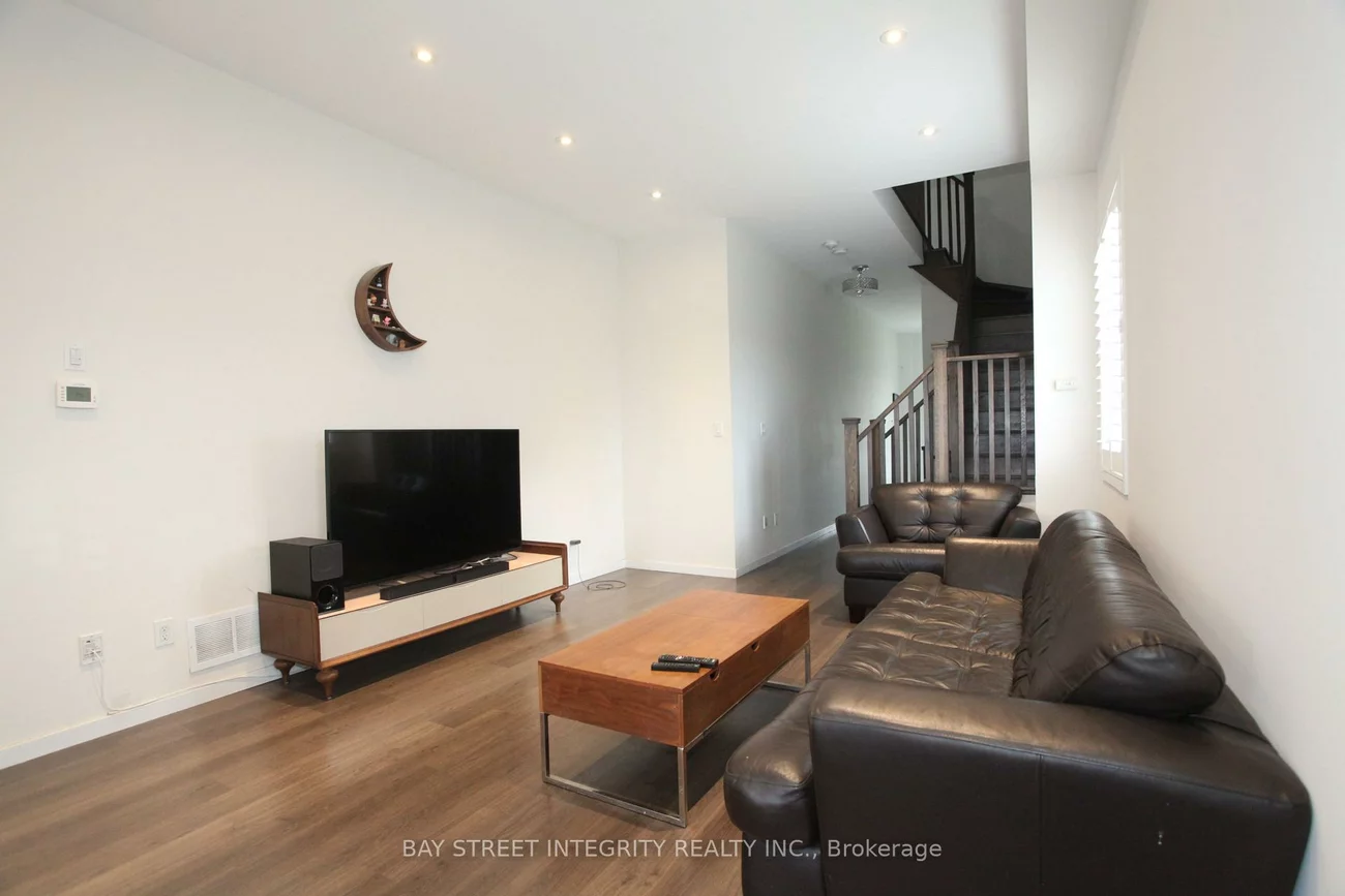 266, Elyse, Bayview Northeast, Aurora