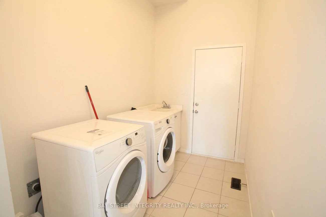 266, Elyse, Bayview Northeast, Aurora