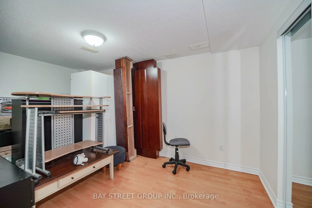 407, Hollandview, Bayview Wellington, Aurora