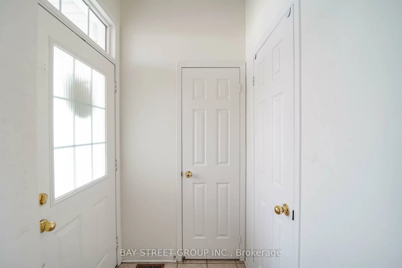 407, Hollandview, Bayview Wellington, Aurora