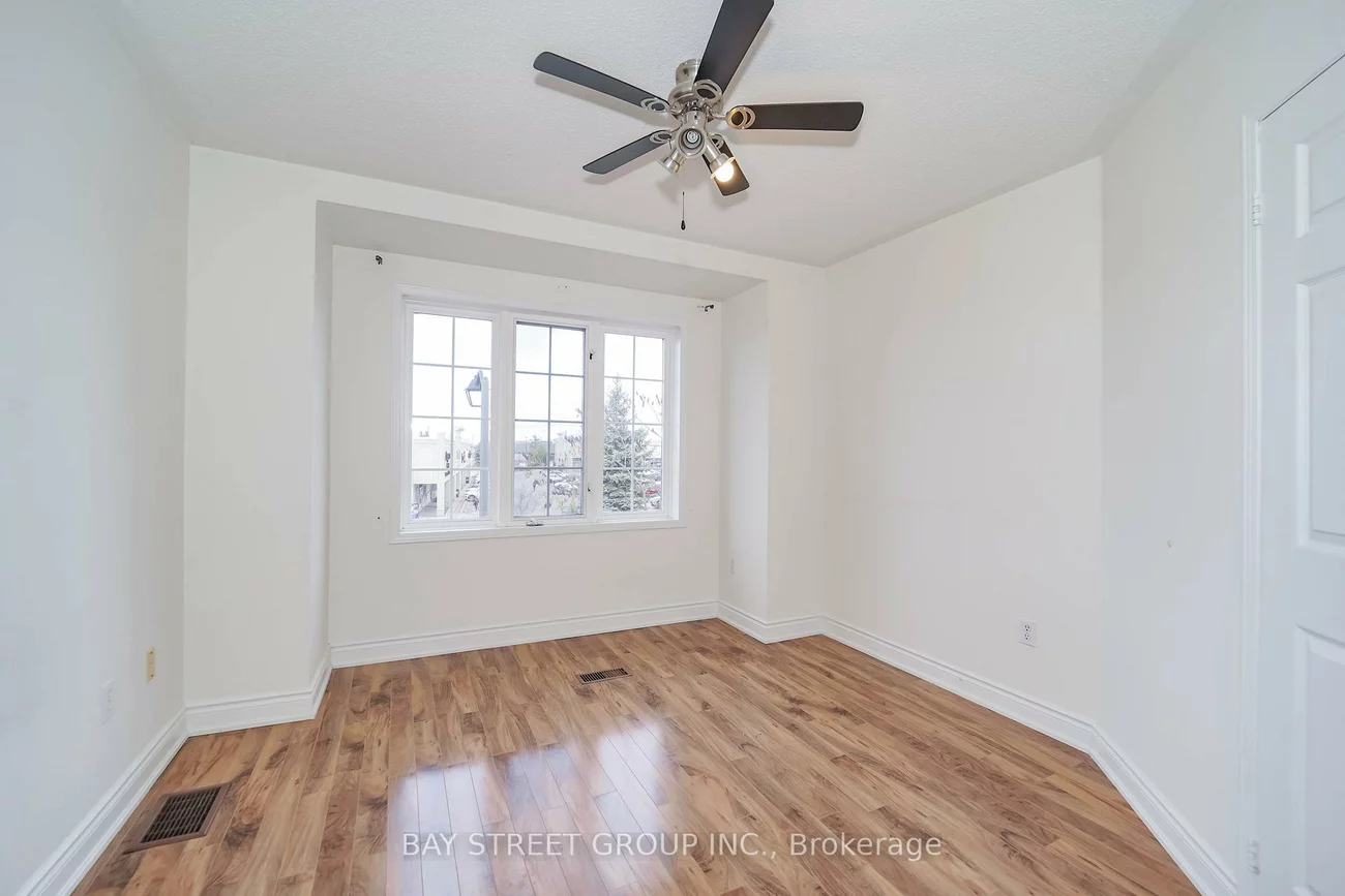 407, Hollandview, Bayview Wellington, Aurora