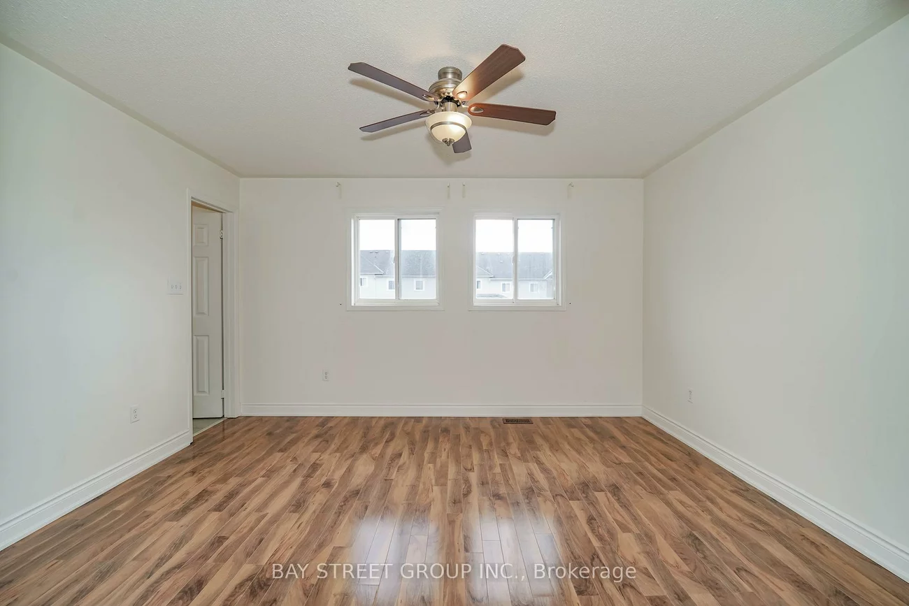 407, Hollandview, Bayview Wellington, Aurora