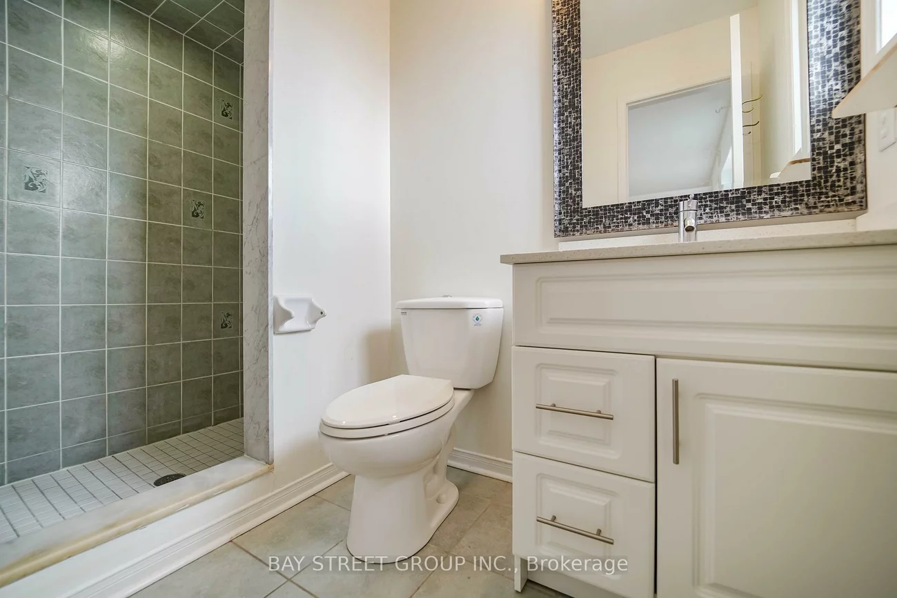 407, Hollandview, Bayview Wellington, Aurora