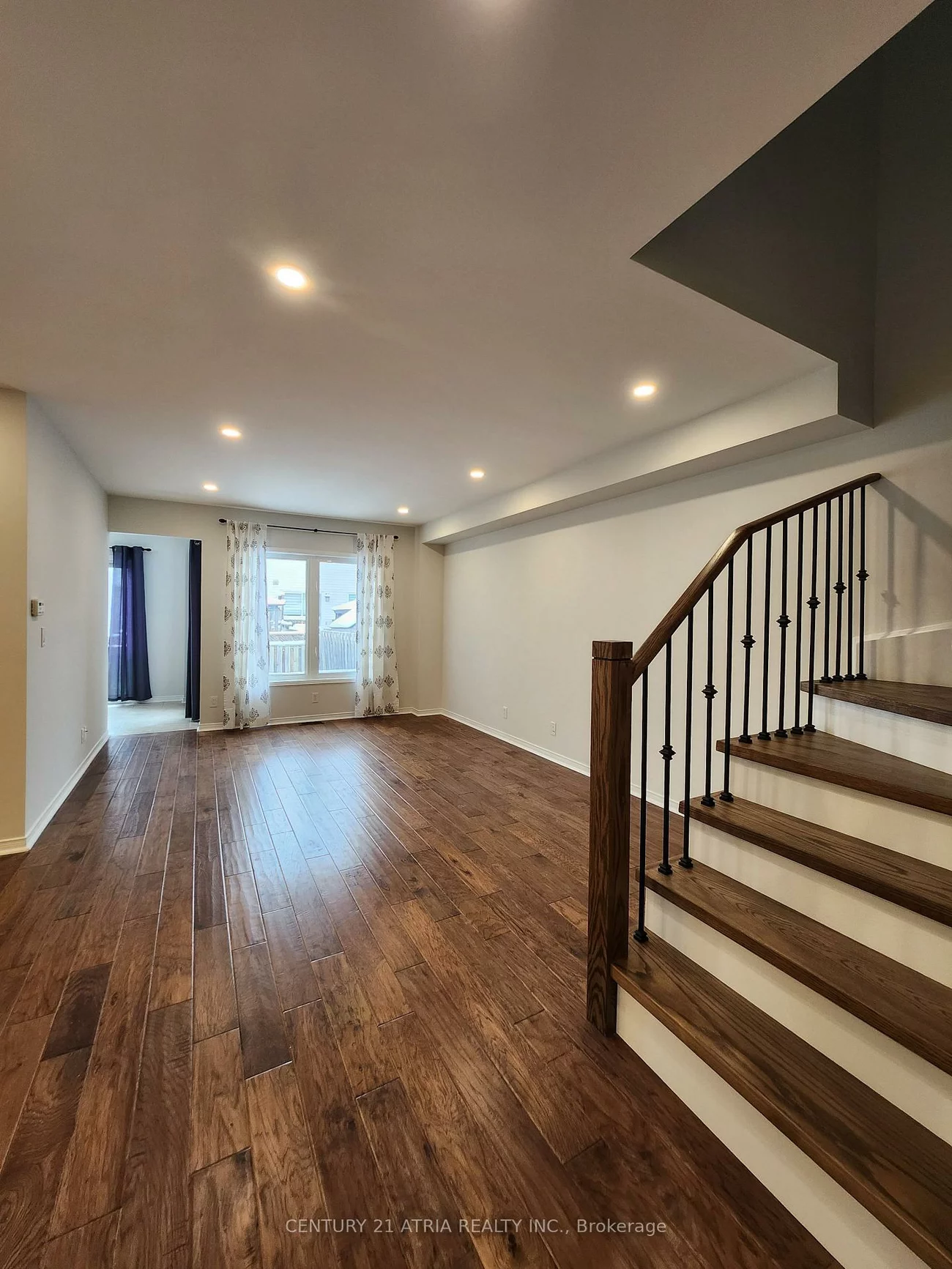 8, Bilbrough, Bayview Northeast, Aurora