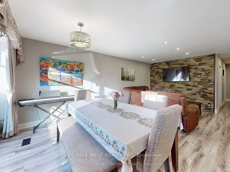 55, Davis, Aurora Highlands, Aurora