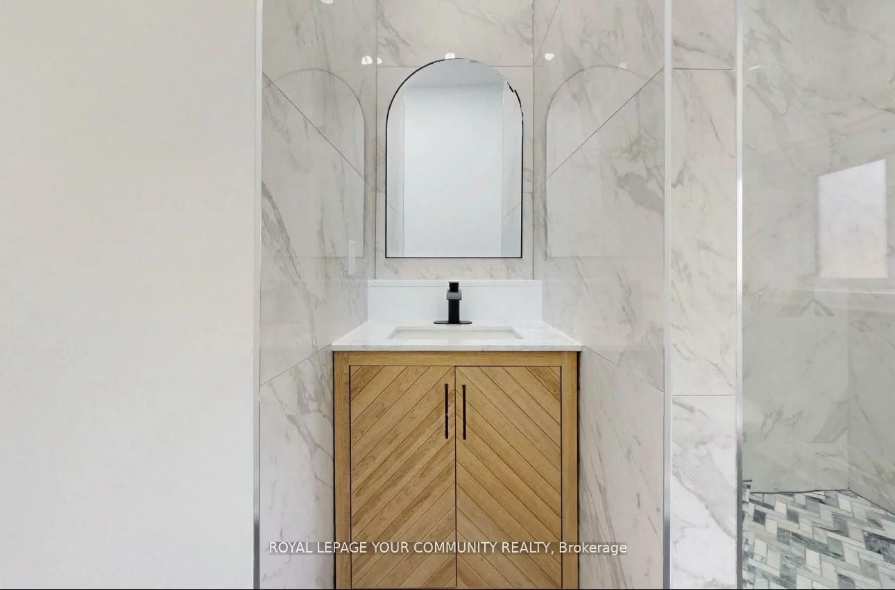 12, Kemano, Aurora Heights, Aurora