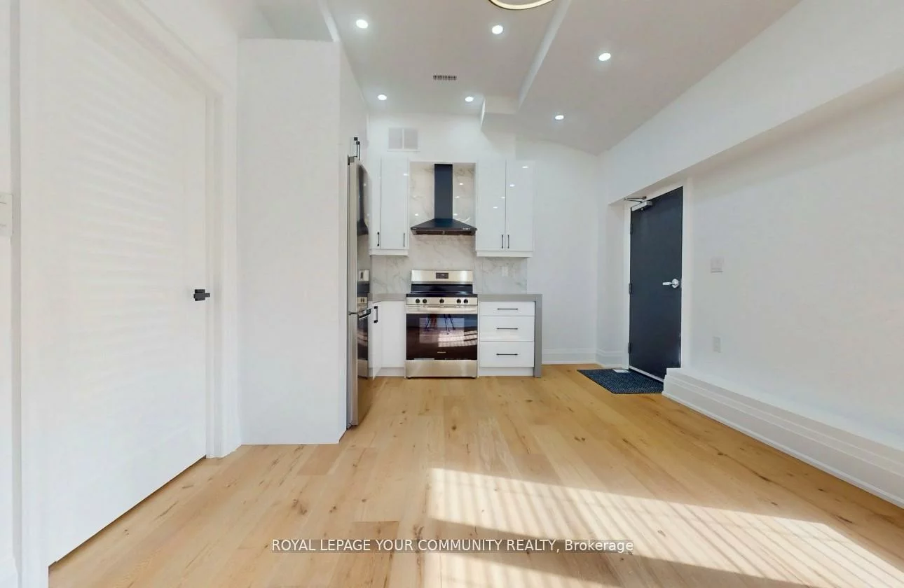 12, Kemano, Aurora Heights, Aurora