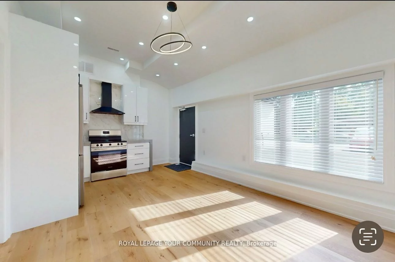 12, Kemano, Aurora Heights, Aurora