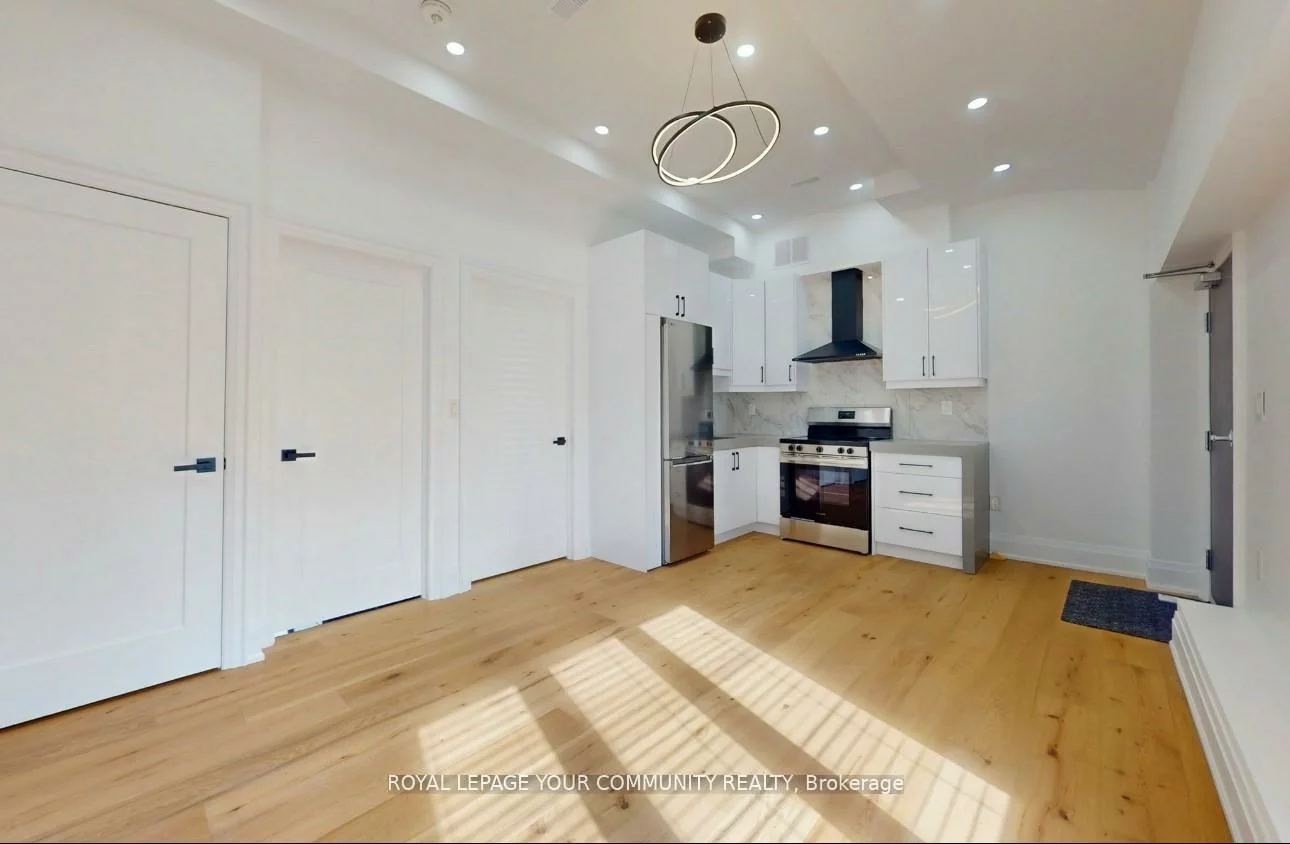 12, Kemano, Aurora Heights, Aurora