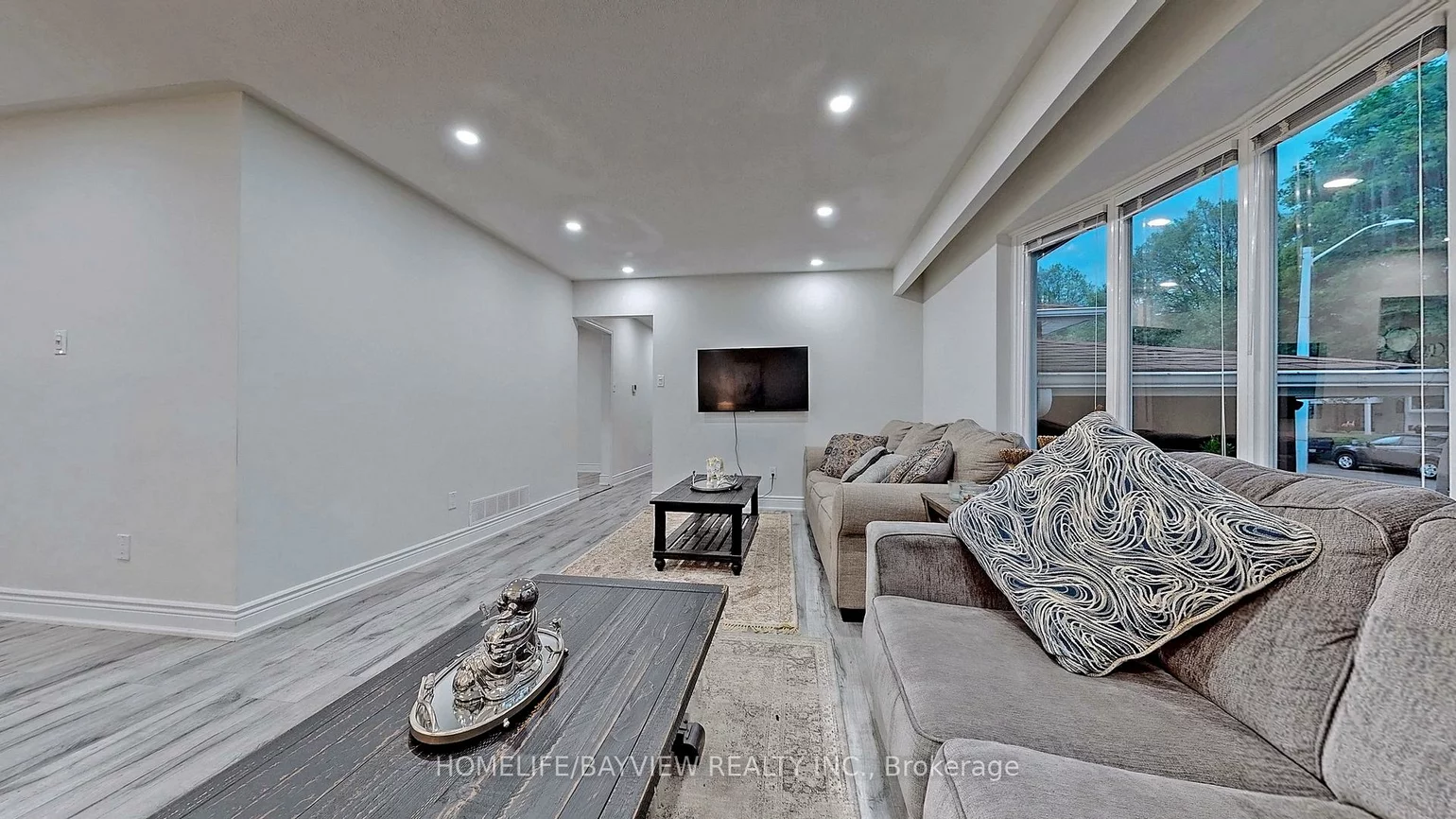 27, Hill, Hills of St Andrew, Aurora