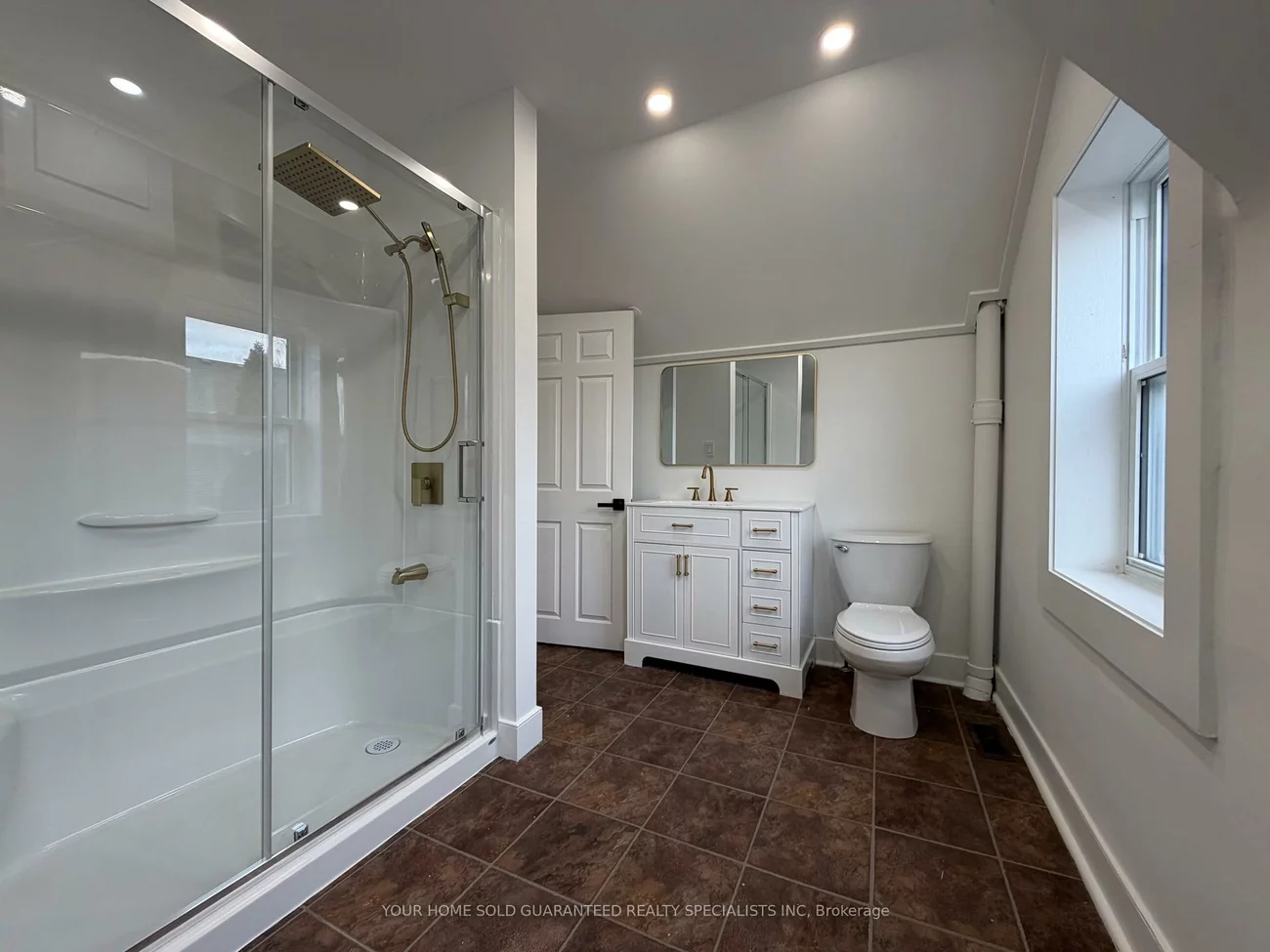 98, Wellington, Aurora Village, Aurora