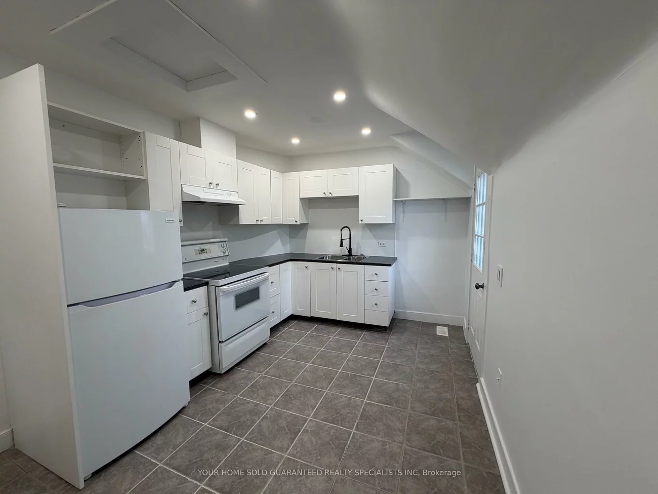 98, Wellington, Aurora Village, Aurora