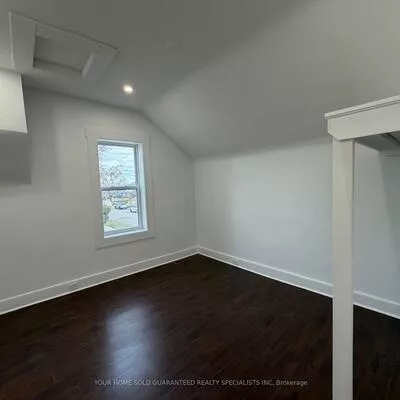 98, Wellington, Aurora Village, Aurora