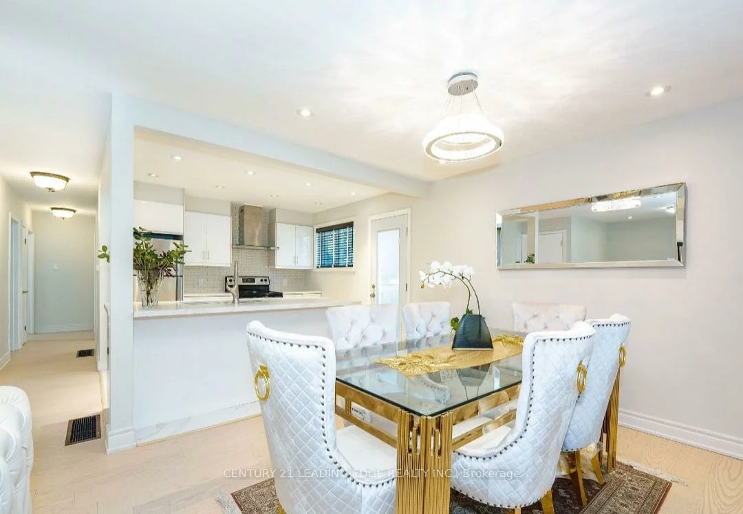 30, FOREHT, Aurora Heights, Aurora