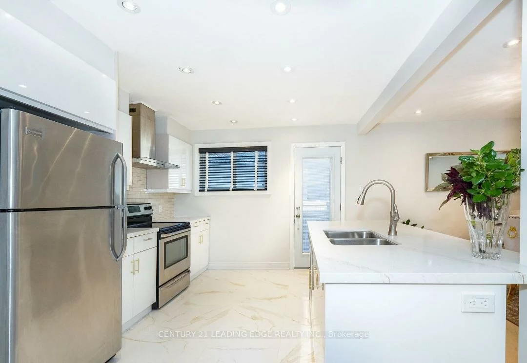 30, FOREHT, Aurora Heights, Aurora