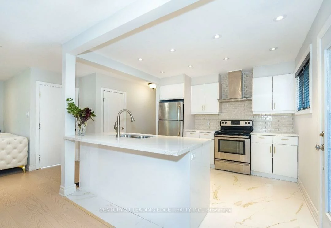 30, FOREHT, Aurora Heights, Aurora