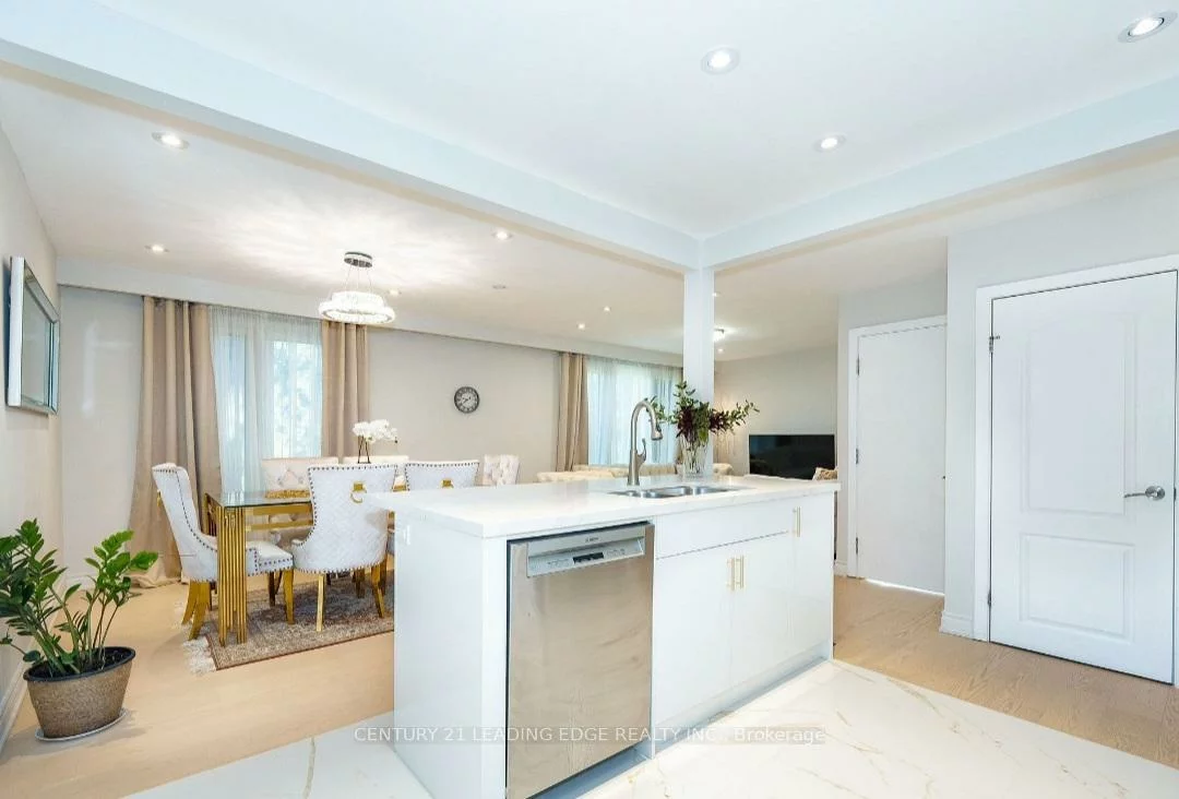 30, FOREHT, Aurora Heights, Aurora