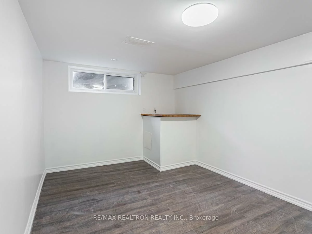 72B, Dunning, Aurora Village, Aurora