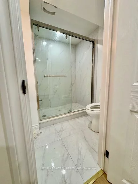 8, Devins, Aurora Heights, Aurora