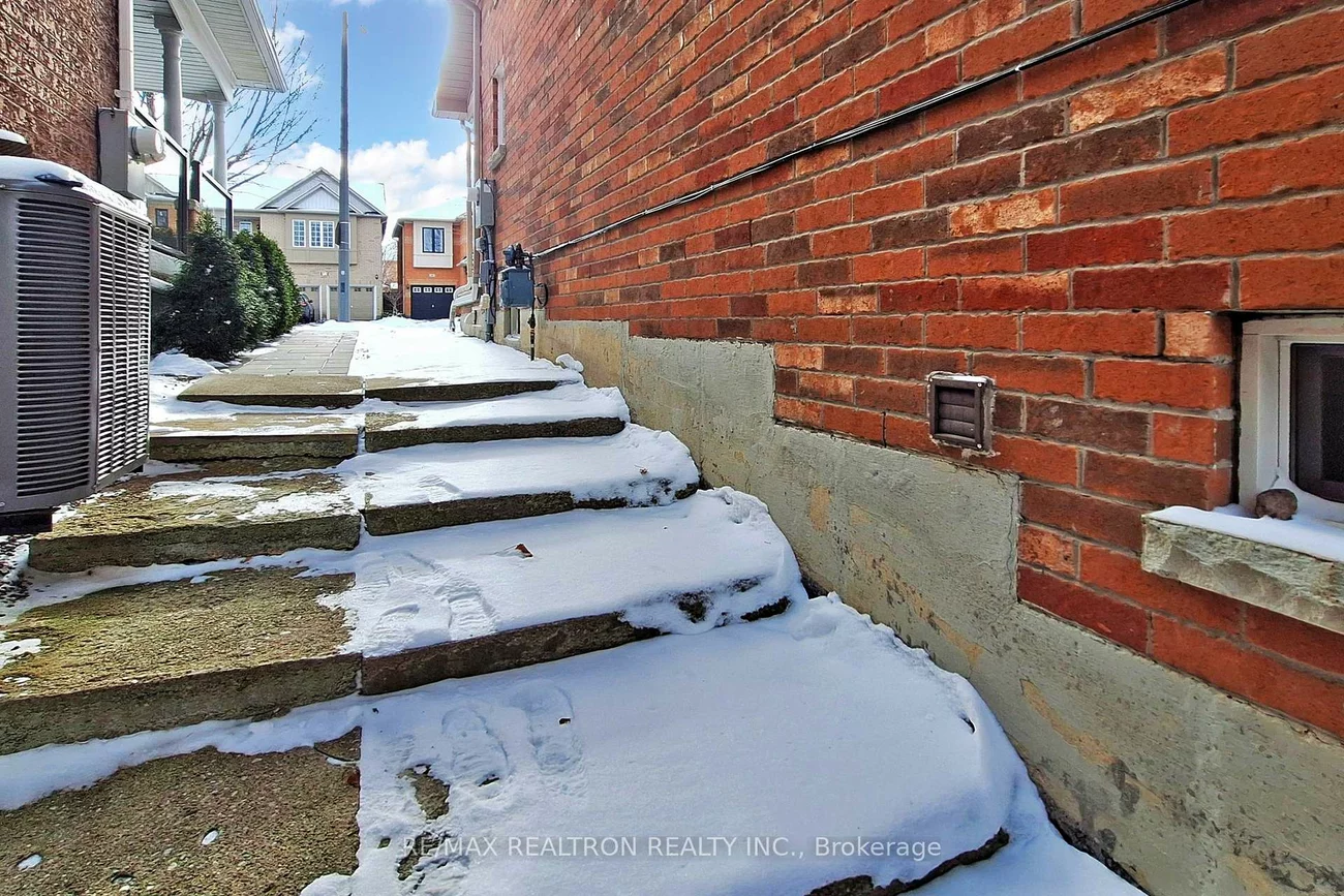 70, Earl Stewart, Bayview Wellington, Aurora