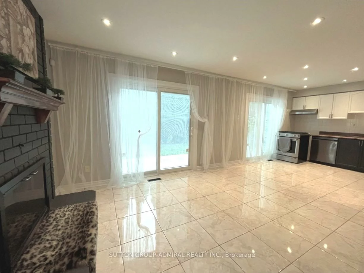 71, Covent, Aurora Highlands, Aurora