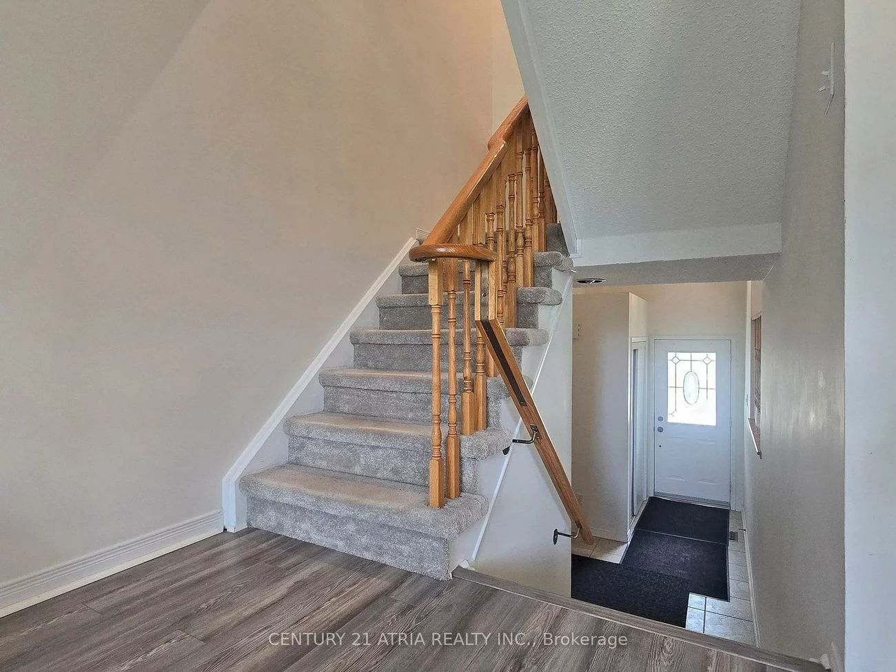 16, Stiles, Bayview Wellington, Aurora