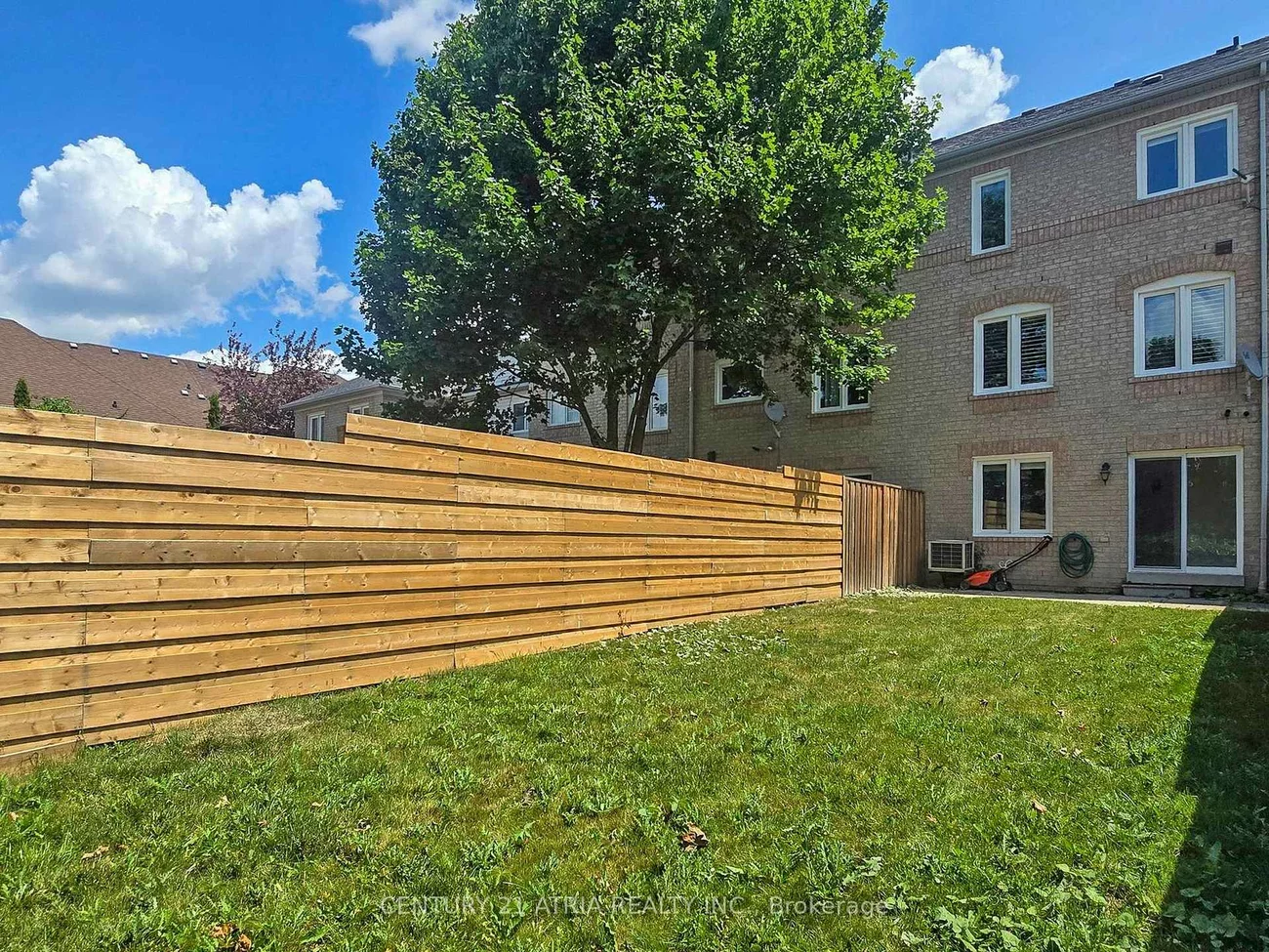 16, Stiles, Bayview Wellington, Aurora