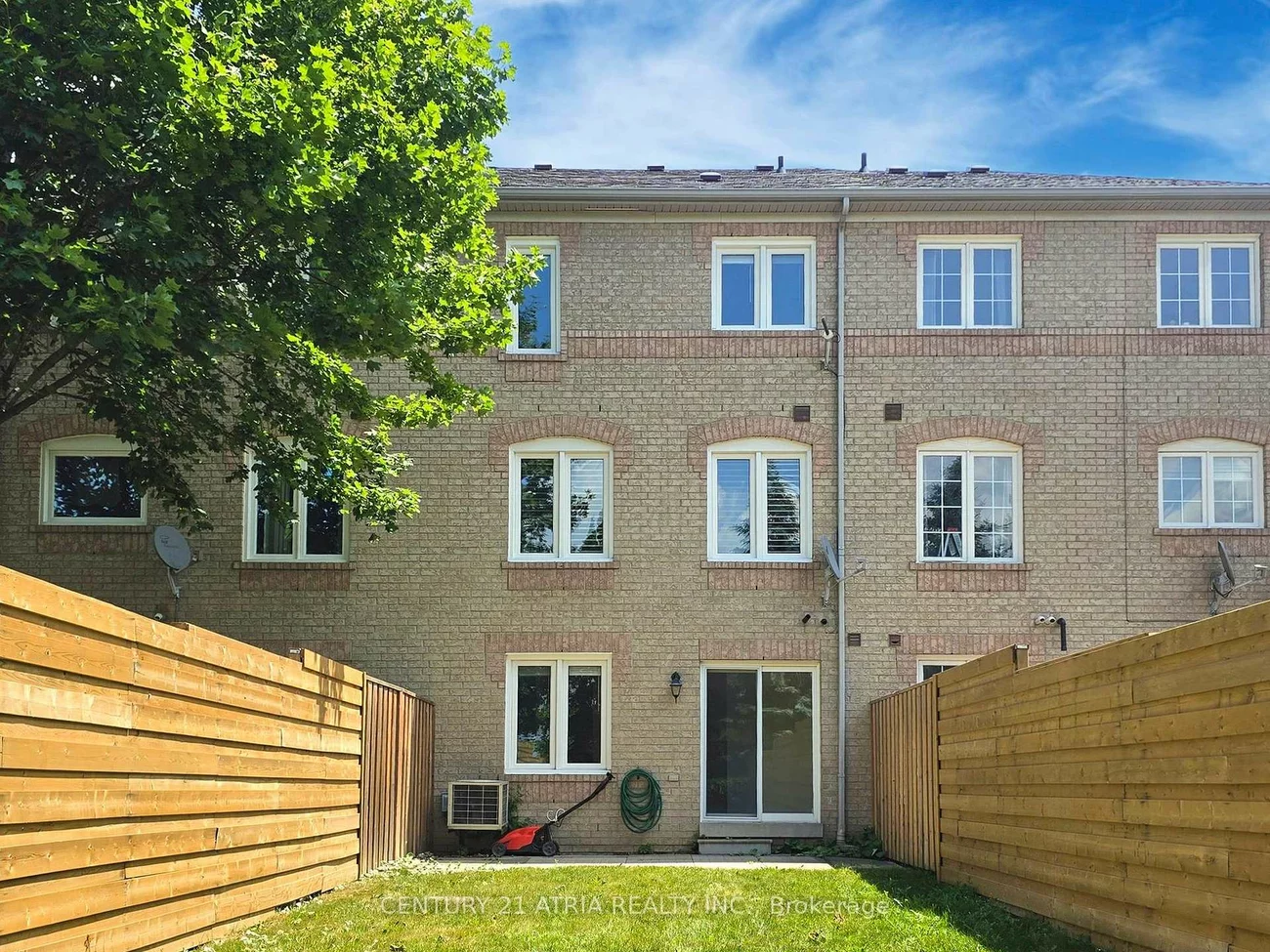 16, Stiles, Bayview Wellington, Aurora