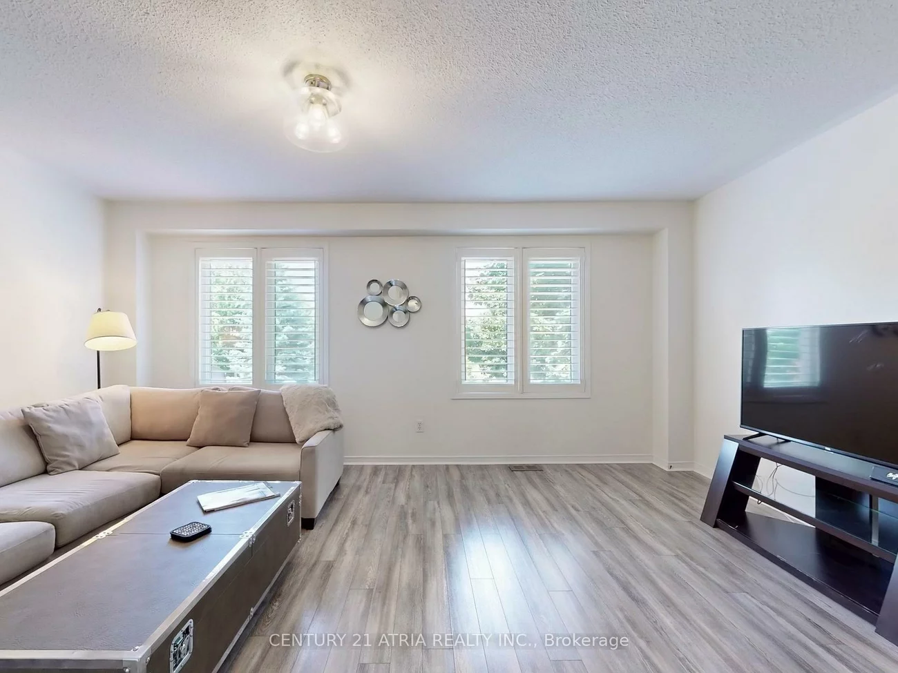 16, Stiles, Bayview Wellington, Aurora