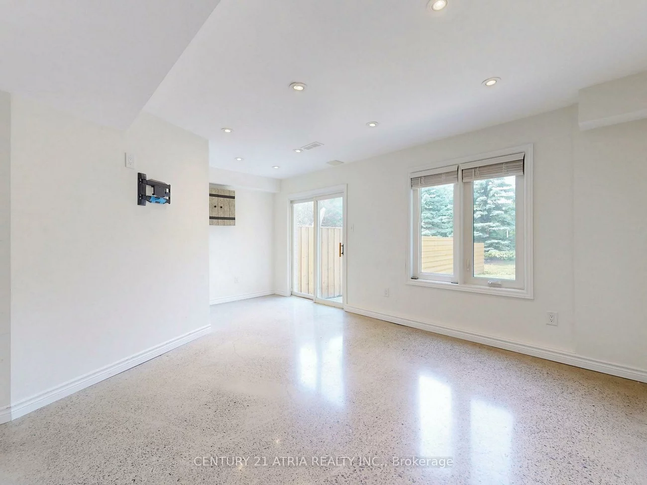 16, Stiles, Bayview Wellington, Aurora