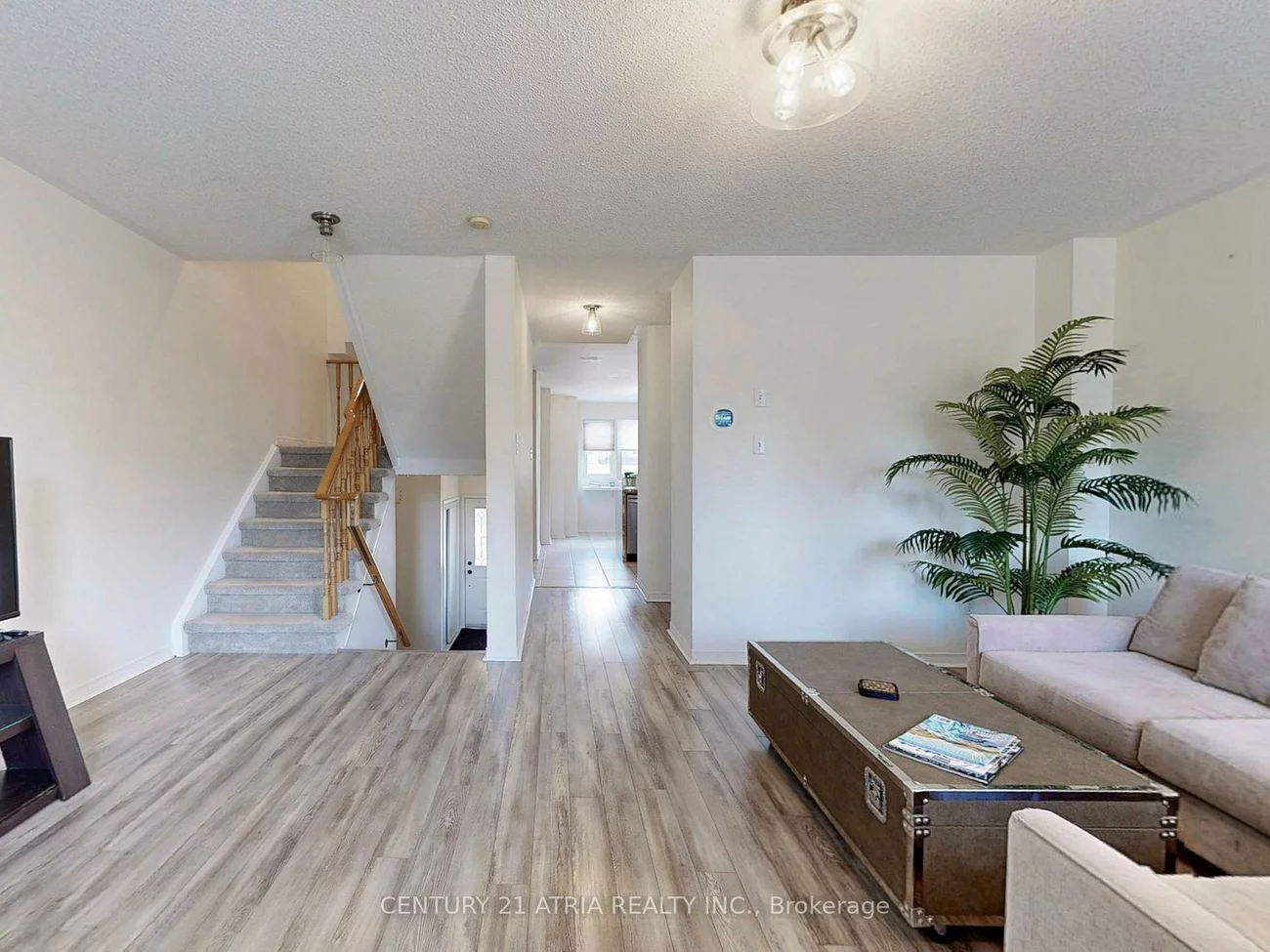 16, Stiles, Bayview Wellington, Aurora