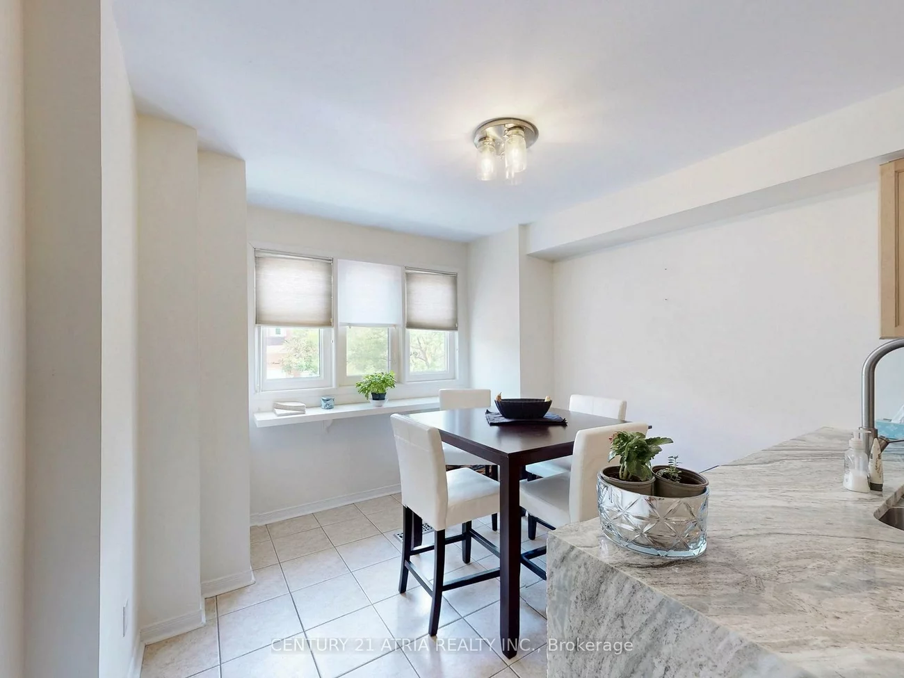 16, Stiles, Bayview Wellington, Aurora