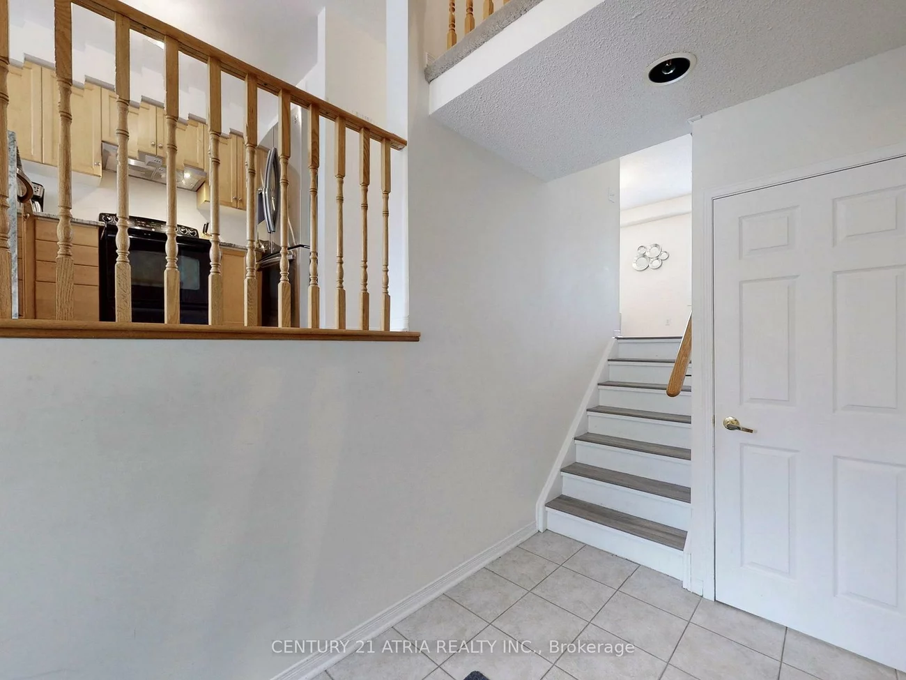 16, Stiles, Bayview Wellington, Aurora